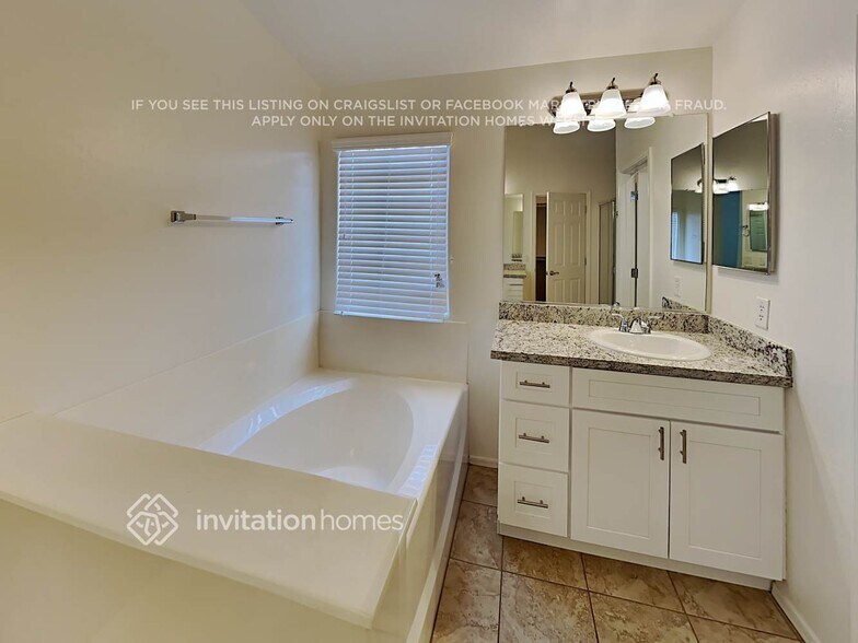 Building Photo - 42148 W Cheyenne Dr