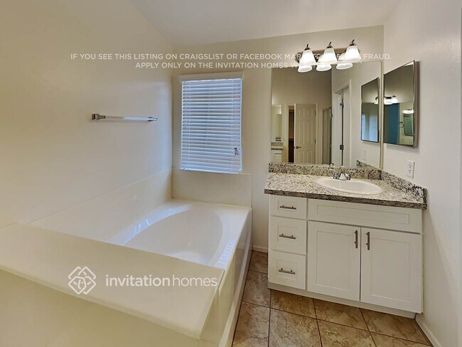 Building Photo - 42148 W Cheyenne Dr