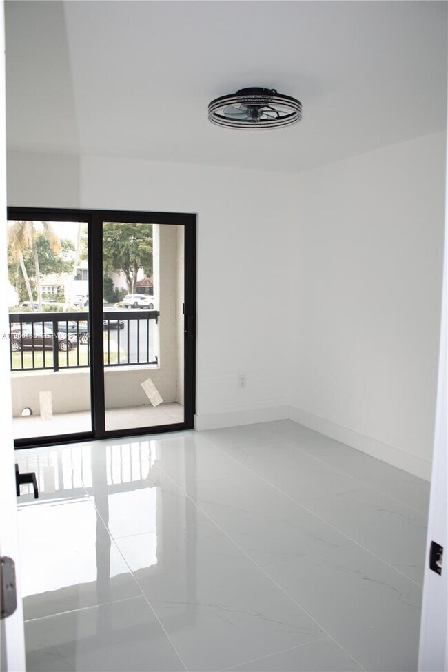 Building Photo - 10433 SW 118th Ct