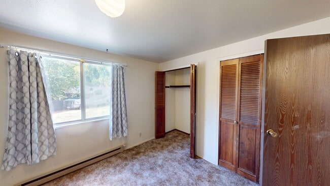 Building Photo - 2 bedroom duplex in quiet cul-de-sac