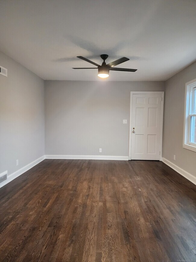 Building Photo - 17 Shoreham Terrace