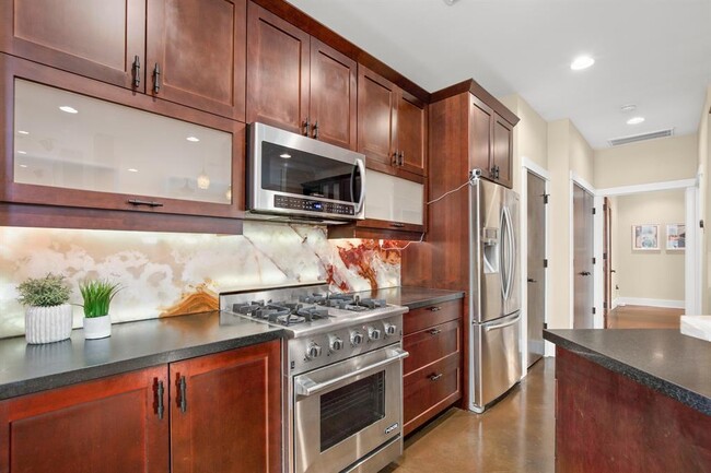 Building Photo - 2104 Airole Way