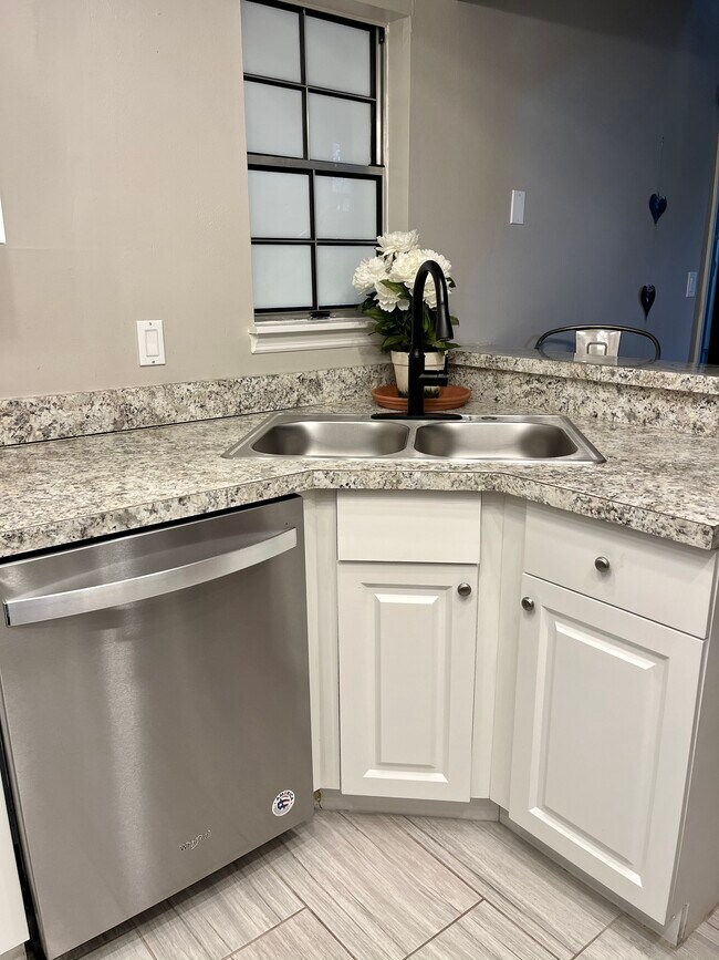 Building Photo - 4137 Crossroads Pl