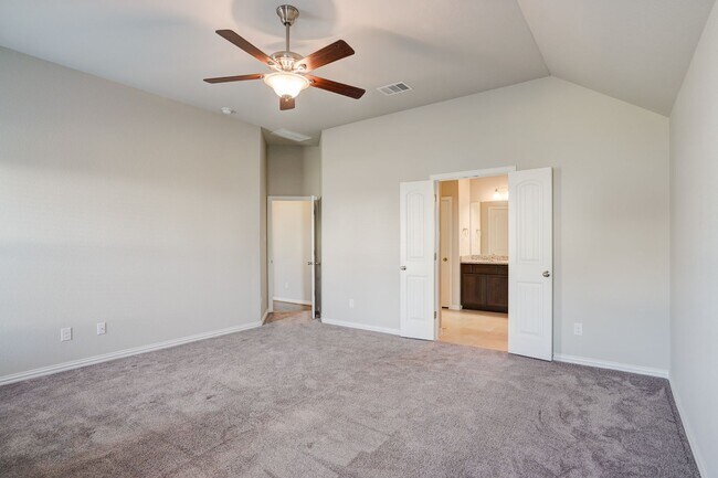 Building Photo - Warm & Inviting 4 Bedroom, 2 Bath House for Rent