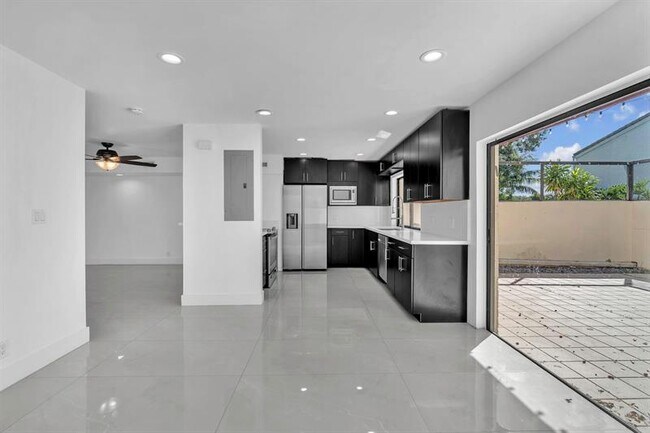 Building Photo - 3896 Meadow Ln