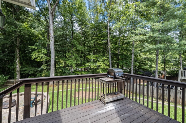 Building Photo - 5516 Oakside Dr