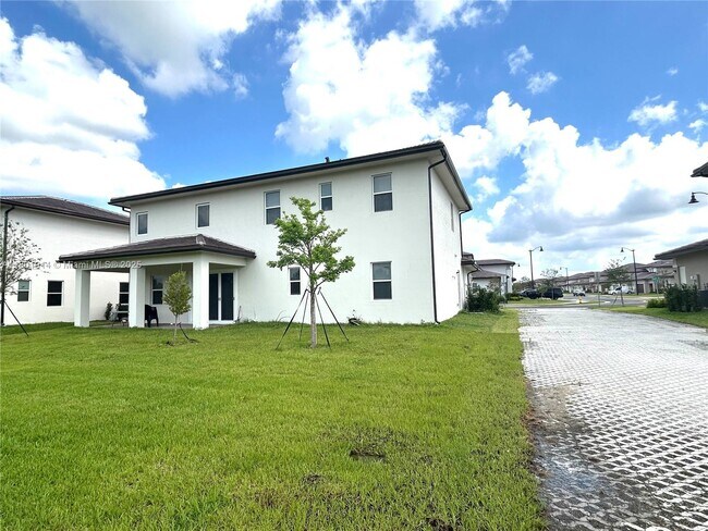 Building Photo - 12220 SW 44th St