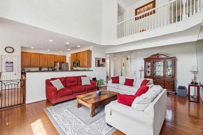 Building Photo - Stunning single-family home filled with th...