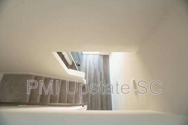 Building Photo - 35 Galley Ln