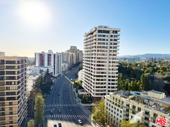 Building Photo - 10560 Wilshire Blvd