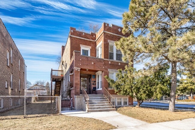 Building Photo - 1900 Highland Ave