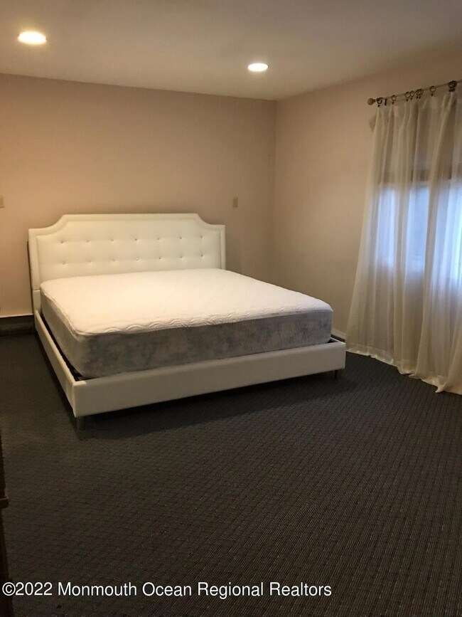 Building Photo - 634 Westwood Ave