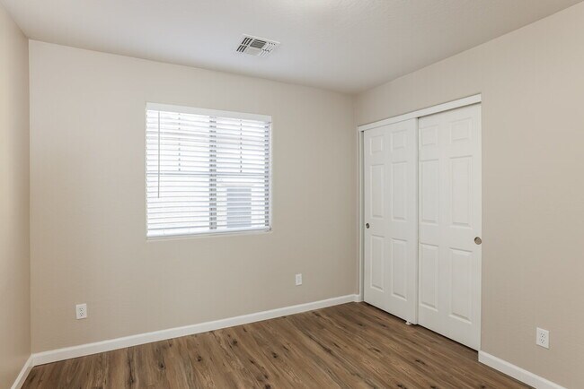 Building Photo - 14141 W Country Gables Dr