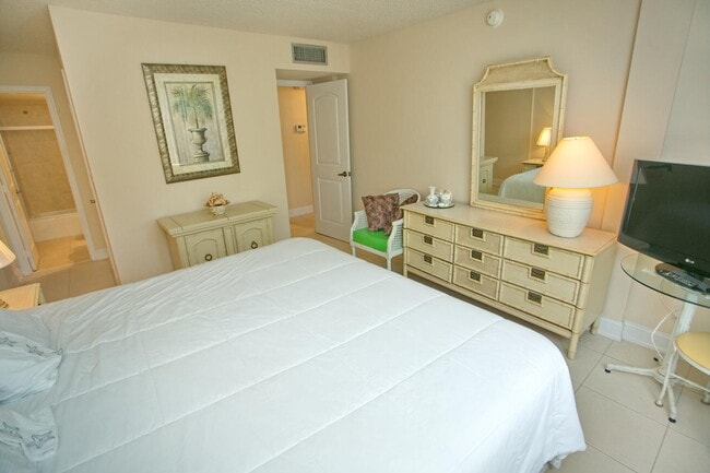 Building Photo - 1009 N Ocean Blvd