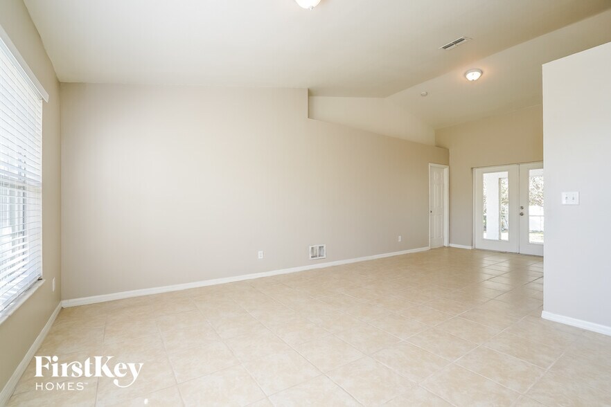 Building Photo - 1828 SW 3rd Pl