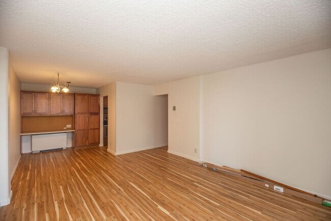 Building Photo - 421 S Howes St