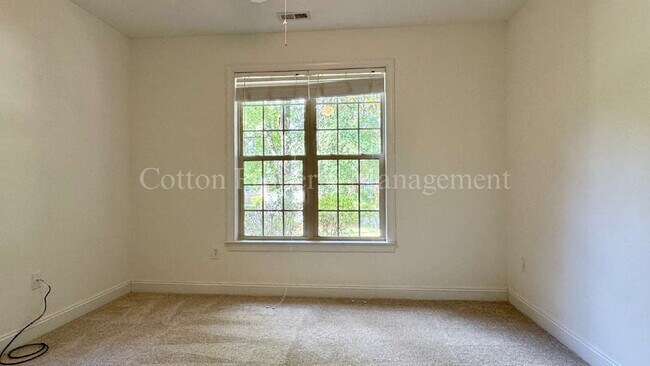 Building Photo - 8854 Plantation Landing Dr
