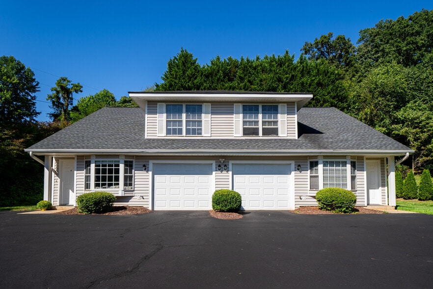 Building Photo - 5 Tsuga Rise