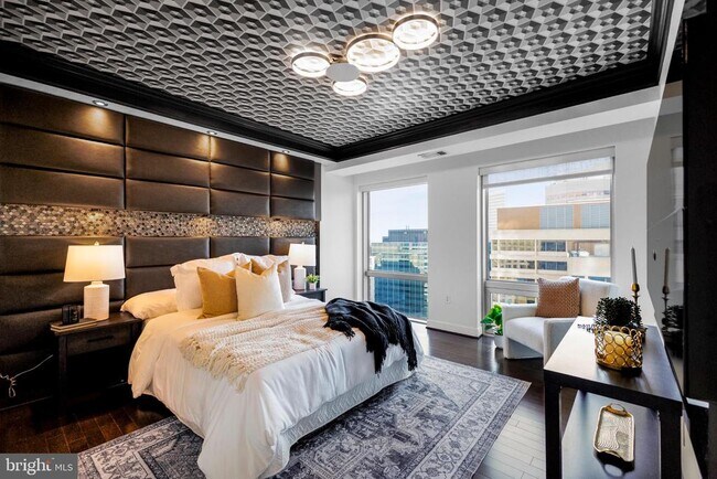 Building Photo - 1111 19th St N