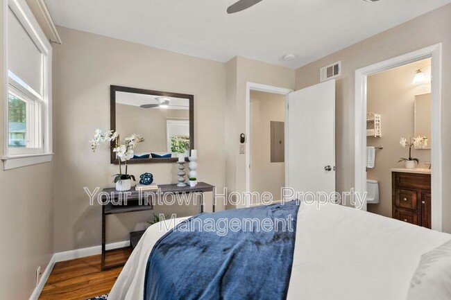 Building Photo - 2883 Fantasy Ln