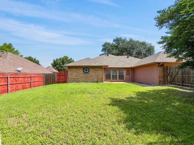 Building Photo - 700 Dartbrook Dr