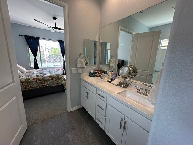 Building Photo - Short term Furnished home in the desirable...