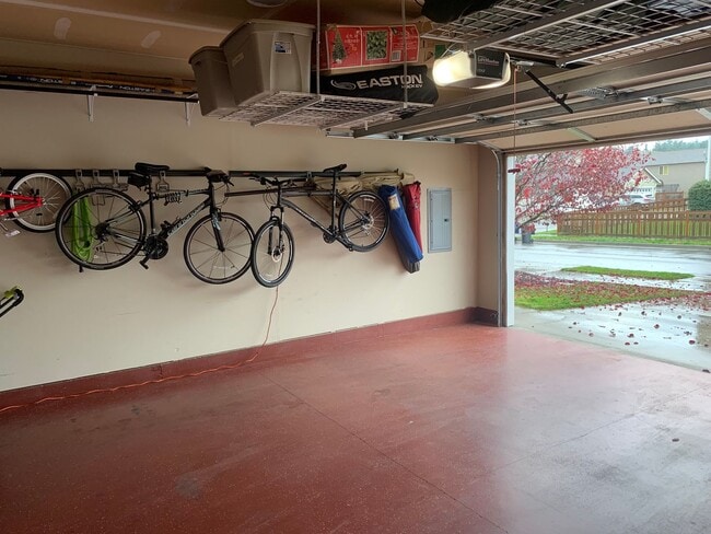 Building Photo - Modern and stylish 3 bedroom home in Lovely Neighborhood