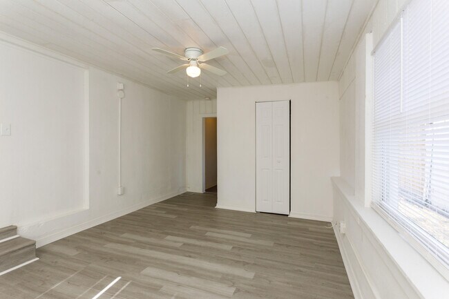 Building Photo - 1164 W 31st St