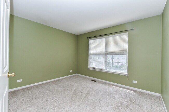 Building Photo - 554 Declaration Ln