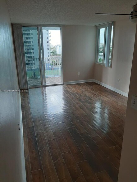 Building Photo - 800 N Miami Ave