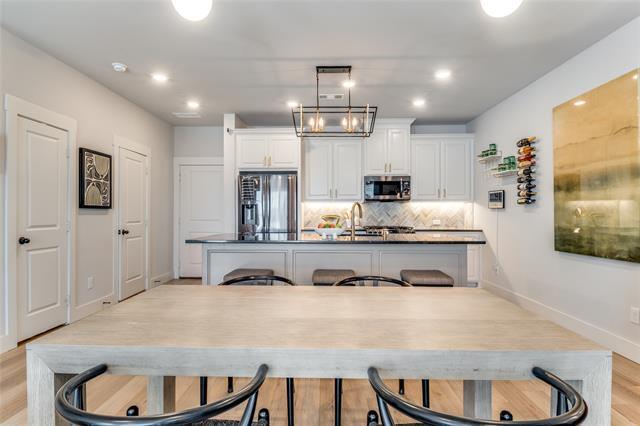 Building Photo - 3691 Rosemont Dr