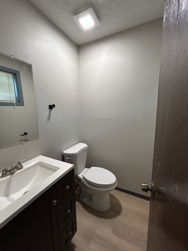 Building Photo - Just Remodeled! 3BR 1 1/2BA House - w/Garage!