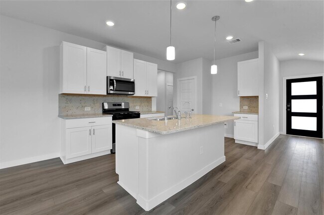 Building Photo - 18626 Etta Pnes Cir