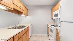 Building Photo - 8416 N Lagoon Dr