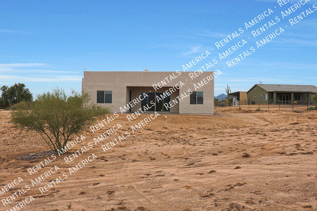 Building Photo - 16720 E Melanie Dr