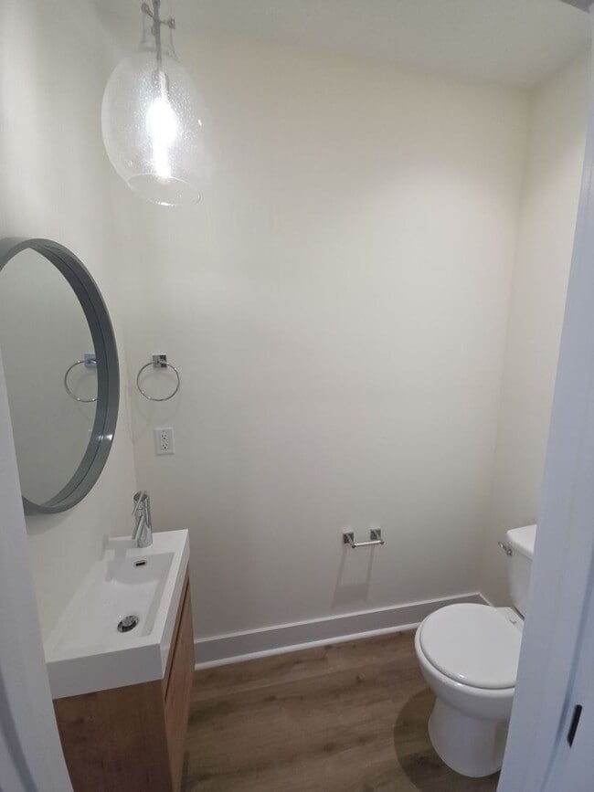 Building Photo - 3-Bedroom Highbury Townhome with Pool and Pickleball Court