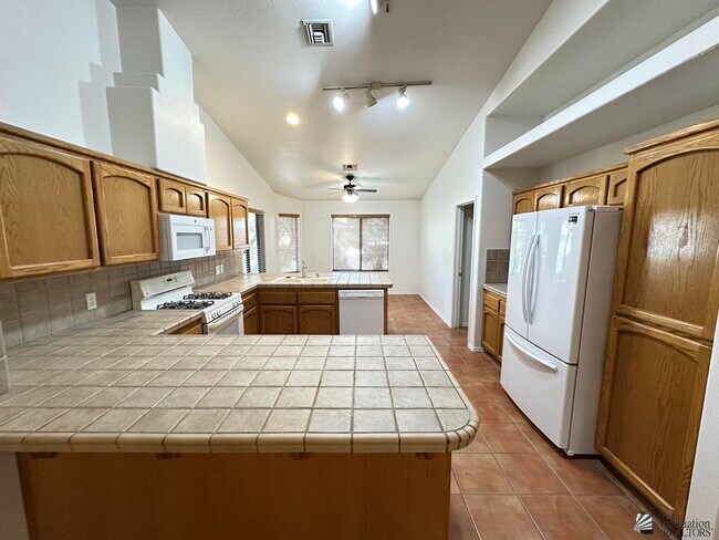 Building Photo - 3064 S 47th Ave