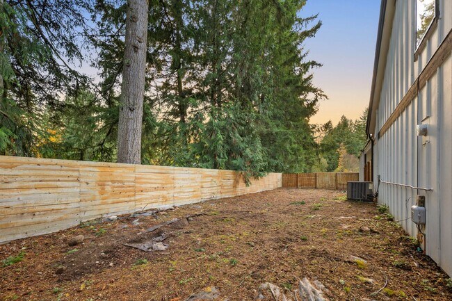 Building Photo - Redmond 4BD / 3BA Home with Central A/C on 3 Acres – Available Now