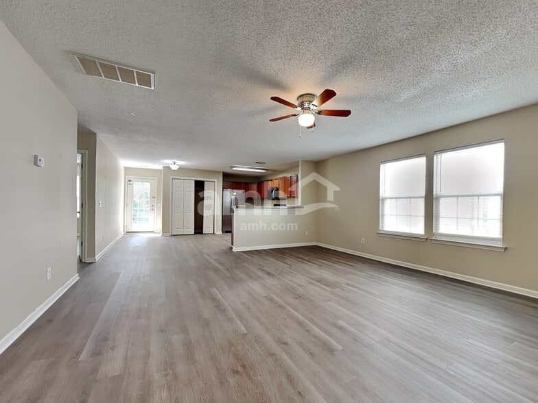 Building Photo - 7 Holly Springs Cir