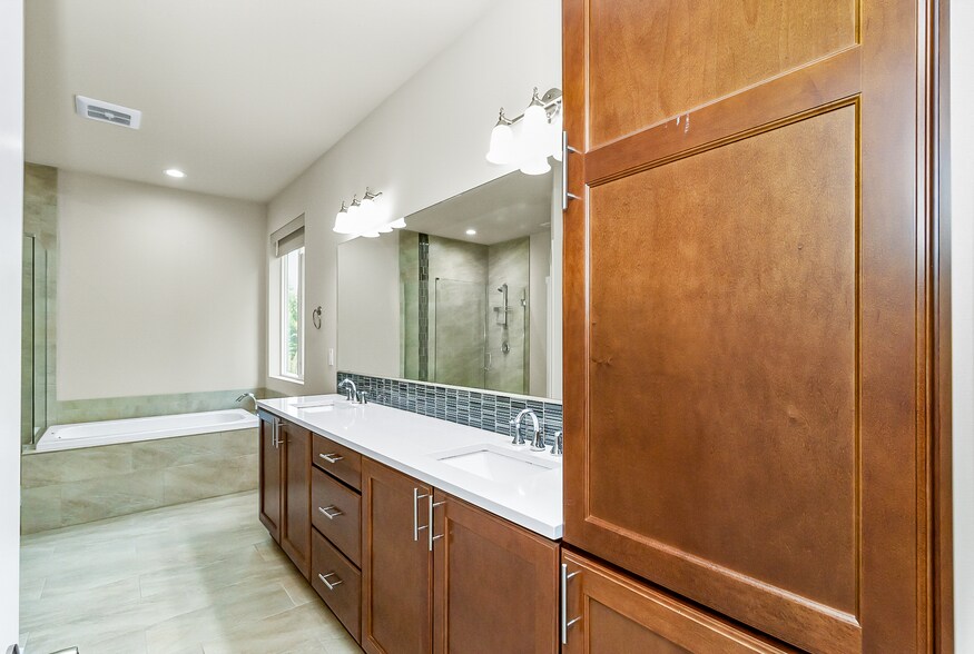 Building Photo - 15312 NE Woodland Pl
