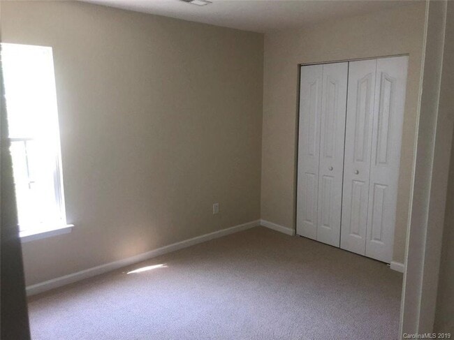 Building Photo - 1157 Woodwinds Dr
