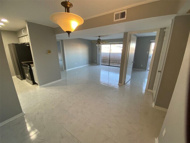 Building Photo - 8431 Hearth Dr