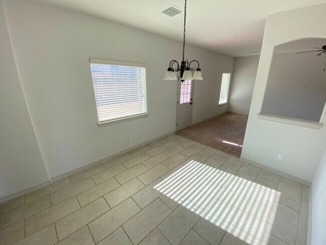 Building Photo - East El Paso 4 bed Refirg A/C