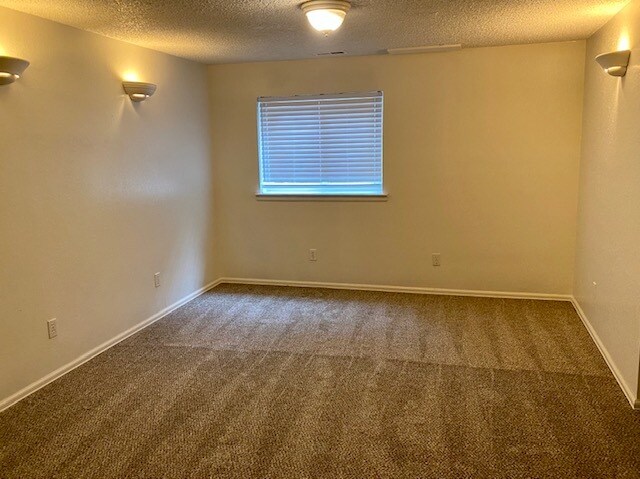 Building Photo - 1235 Sandpiper Dr