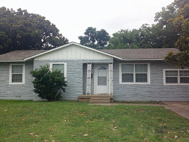 Primary Photo - 4 Bedrooms and 1 Bath Near Hwy 75 and Fore...
