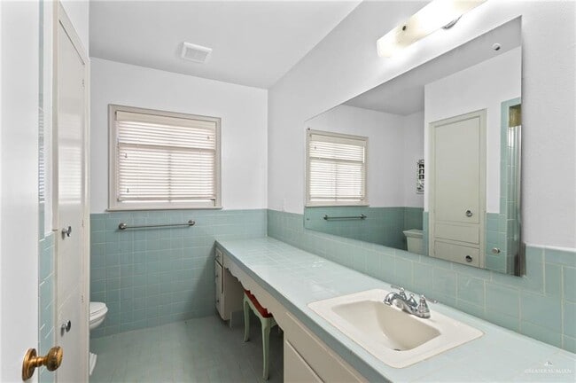 Building Photo - 28 W Austin Blvd