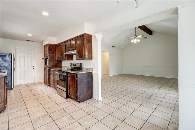 Building Photo - 6405 Clairfield St