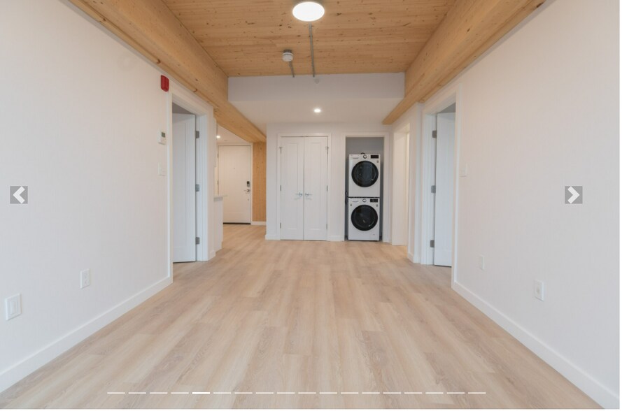 Building Photo - 1 E Lenox St