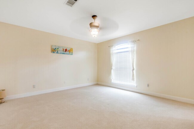 Building Photo - 53 Yacht Club Dr