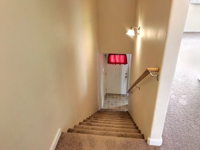 Building Photo - 1030 Alturas Dr